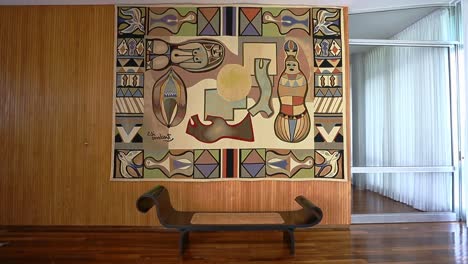 tapestry-Mumias-by-Di-Cavalcanti-and-chaise-lounge-by-Oscar-Niemeyer,-located-in-the-mezzanine-of-Alvorada-Palace