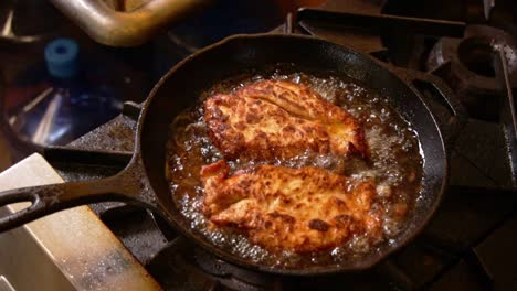 Pan-fried-southern-style-chicken-cooking-in-a-commercial-restaurant-kitchen