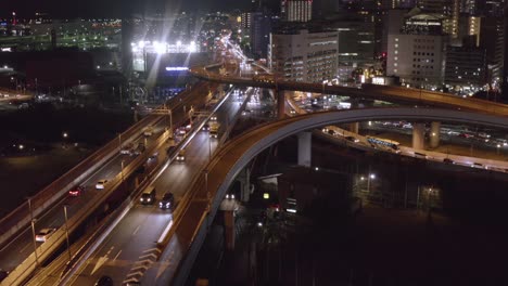 Inclinación-De-La-Carretera-De-La-Ciudad-Revelada-En-La-Ciudad-Japonesa-De-Kobe-Por-La-Noche