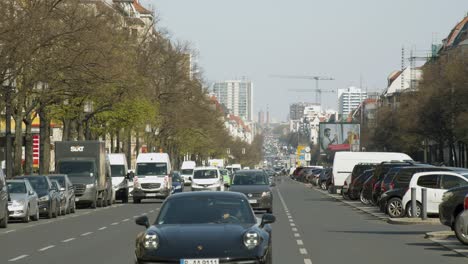 Timelapse-Del-Tráfico-Con-Muchos-Coches-Y-Altas-Emisiones-En-La-Autopista,-Berlín