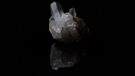 Gespenstische-Quarzkristalle,-Wobei-Der-Große-Von-Unglaublicher-Klarheit-Ist