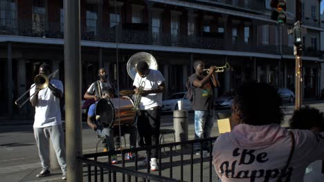 Street-Musicians-Play-for-Tourists-Cafe-Du-Monde-New-Orleans-Louisiana