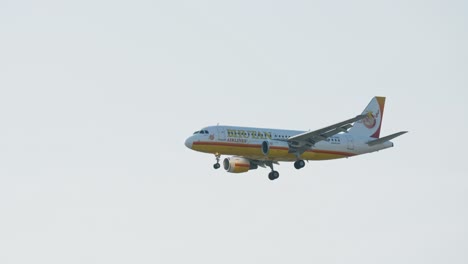 Der-Airbus-A319-115-A5-Dor-Von-Bhutan-Airlines-Nähert-Sich-Vor-Der-Landung-Dem-Flughafen-Suvarnabhumi-In-Bangkok-In-Thailand