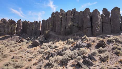 Basalt-columns-makeup-a-natural-wall-along-Frenchman's-Coulee,-aerial-reveal