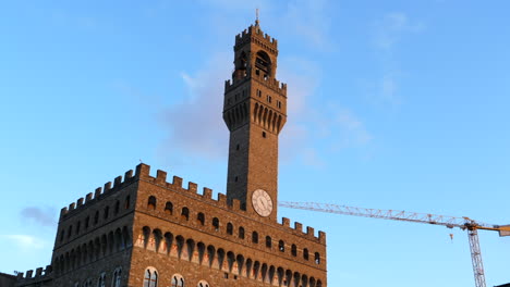 Tower-of-Palazzo-Vecchio,-Historical-Palace-in-Florence