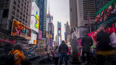 Time-lapse-Times-Square-during-a-cloudy-winter-day
