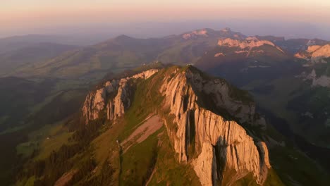 Dies-Ist-Eine-Drohnenaufnahme-Des-Schäfler-Berges-In-Der-Schweiz