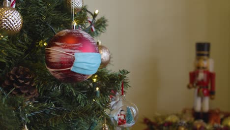 Decoración-Del-árbol-De-Navidad-Con-Mascarilla