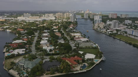 Fort-Lauderdale-Florida-Aerial-v30-birdseye-shot-of-Intracoastal-Waterway-and-Central-Beach---March-2020