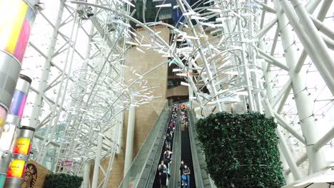 People-using-an-escalator-in-Hong-Kong-Langham-place,-a-unique-commercial-and-shopping-complex-in-Kowloon-area