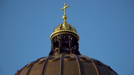 Close-Up-of-The-Rebuilt-Berlin-Palace-Dome-with-Golden-Crucifix