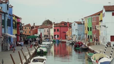 Wide-shot-of-colorful-houses-at-canal-of-Burano