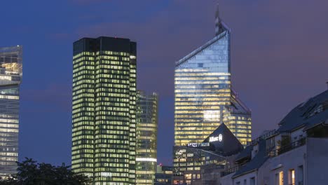 Holy-grail-timelapse-of-skyscrapers-in-La-Défense-near-Paris-in-Puteaux-during-sunset