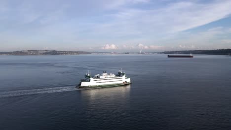 The-Point-defiance-Vashon-Ferry-cruises-gracefully-across-Commencement-Bay,-aerial