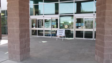 Die-Südöstliche-Regionalbibliothek-In-Gilbert,-Arizona,-Ist-Während-Der-Covid-19-Pandemie-Geschlossen