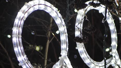 Weihnachtsbeleuchtung-In-Form-Eines-Unscharfen-Kreises