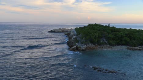 Wunderschöner,-Farbenfroher-Sonnenaufgang-An-Der-Küste-Von-Haiti