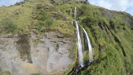 Cascada-De-Seljalandsfoss-En-Islandia-En-Un-Hermoso-Día-De-Septiembre-Tomada-Desde-Un-Dron-Gopro-Karma