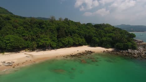 Aerial-side-shot-of-a-beautiful-beach-in-southern-Thailand