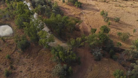 Kleiner-Fluss-Im-Outback,-Fotografieren-Sie-Mit-Einer-Drohne