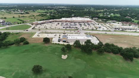 Dies-Ist-Ein-Luftbildvideo-Vom-Parkplatz-Für-Kroger-In-Bartonville,-Texas