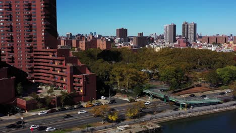 Drone-shot-following-traffic-up-the-JFK-drive-on-the-Harlem-River-in-Manhattan,-NYC