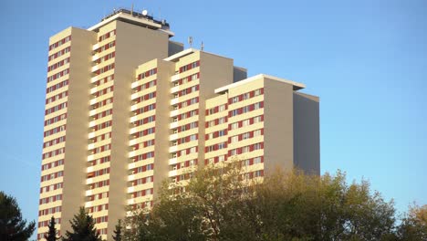 Bloques-De-Apartamentos-Clásicos-En-Berlín-Oriental-Construidos-En-Gdr,-Estilo-Soviético