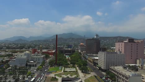 Aerial-dolly-out-shot-of-the-Macroplaza-of-Monterrey,-Mexico