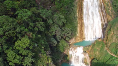 Toma-Aerea-De-La-Cascada-Velo-De-Novia-En-El-Parque-Chiflon,-Chiapas