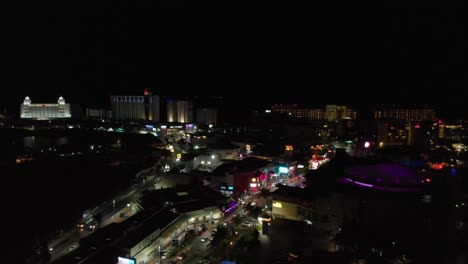 Cancun-Hotelzone-Aus-Der-Vogelperspektive-Bei-Nacht