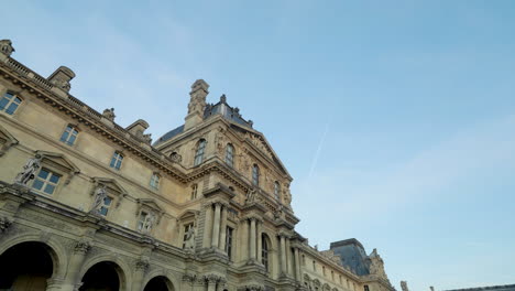 Zeitraffer---Historisches-Gebäude-In-Frankreich