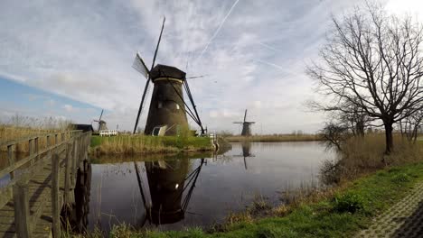 Dutch-windmills-in-Kinderdijk-reflect-in-the-water