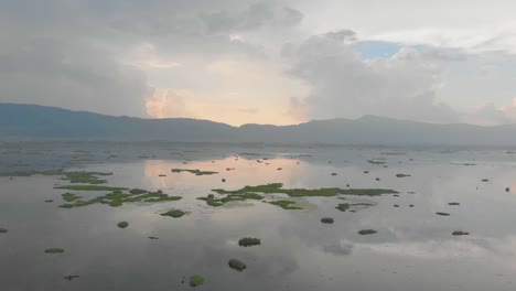 Aerial-dolly-shot-of-Loktak-Lake,-the-largest-Freshwater-lake-in-Northeast-India,-Manipur,-India