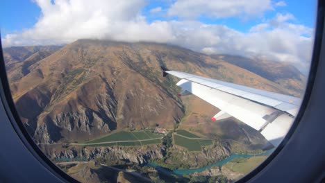Sobrevolando-Nueva-Zelanda-En-La-Aproximación-Al-Aeropuerto-De-Queenstown