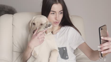 Girl-takes-selfie-with-her-cute-beige-labrador
