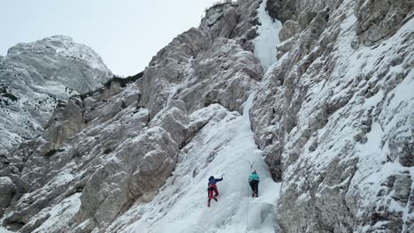 Eisklettern-In-Slowenien-In-Den-Julischen-Alpen-Und-Im-Triglav-Nationalpark