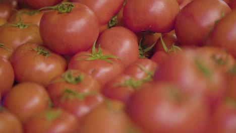 Köstliche-Frische-Tomaten-Aus-Griechenland-In-Lebensmitteln-In-Athen,-Mediterrane-Ernährung
