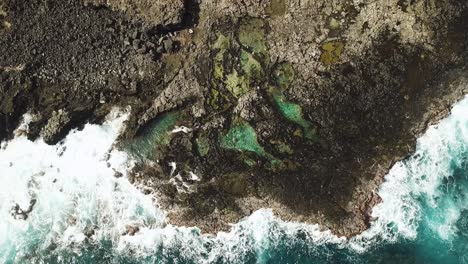 Bird's-Eye-view-of-waves-crashing-on-the-Makapu'u-Tidepools-off-of-the-Rocky-Coast-of-Oahu,-Hawaii