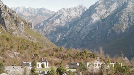 Wunderschöne-Berge-In-Den-Albanischen-Alpen