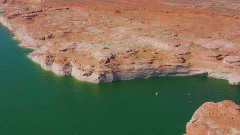 Aerial-drone-footage-of-summer-in-Lake-Powell,-Page,-Arizona,-USA
