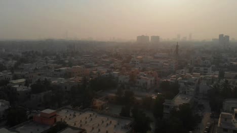 Vista-Aérea-De-La-Contaminación-Del-Aire-Sobre-La-Ciudad-De-Karachi-En-Pakistán