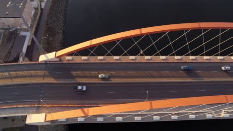 Langsame,-Filmische-Luftaufnahme-über-Hastings-Bridge,-Minnesota