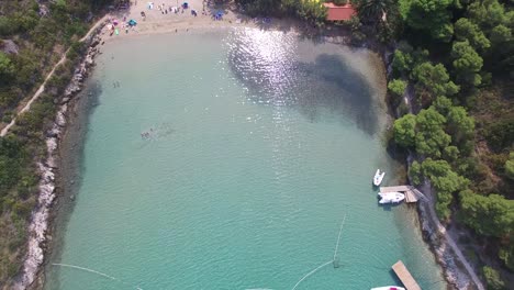 Clear-blue-water-surrounding-the-luxury-vacation-destination-of-Hvar,-Croatia