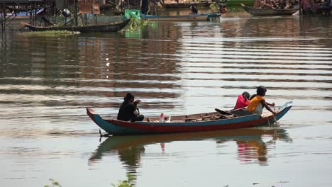 Family-in-Boat-at-Floating-Village