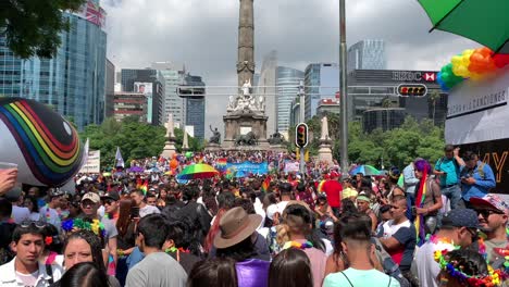 LGBTQ-Pride-Parade-In-Mexiko-Stadt-2019,-Statischer-Weitwinkel