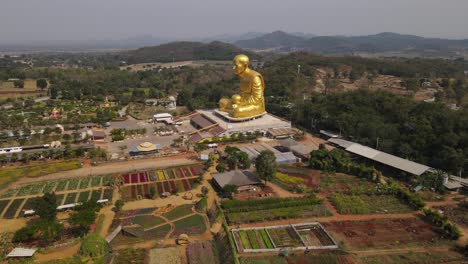 Luang-Pu-Thuat-giant-shrine-statue,-Luang-Pu-Thuat-was-born-in-1582-and-died-in-1682-in-Malaysia