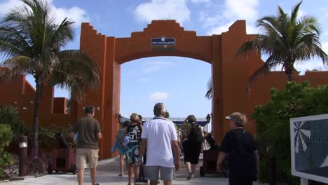 Entrance-arch-on-Half-Moon-Cay-Island,-Bahamas