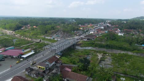 Verkehr-Auf-Der-Kali-Putih-Brücke-An-Der-Grenze-Zwischen-Yogyakarta-Und-Der-Provinz-Zentral-Java