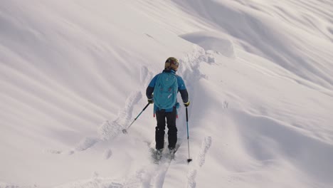 Skier-sliding-downhill-over-snow-slope-in-slow-motion