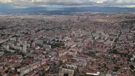 Vista-Aérea-De-La-Ciudad-De-Lyon-En-Francia-Durante-La-Puesta-De-Sol